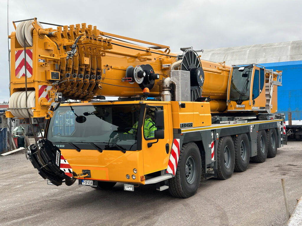 SPSL Heavy Mobile Crane in Action